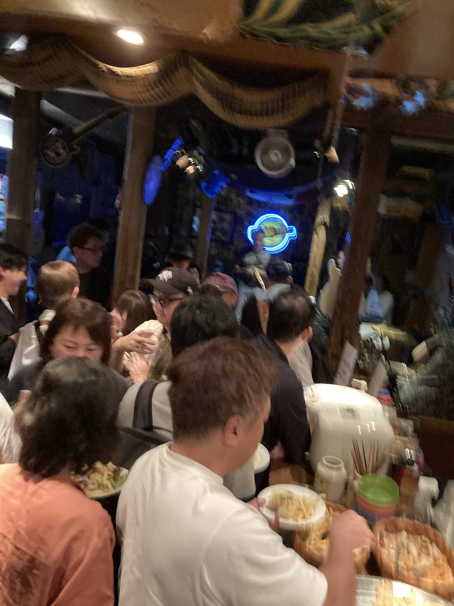 shusa1's tweet photo. マディーズ大繁盛やがな https://t.co/NMGNqPAxAI