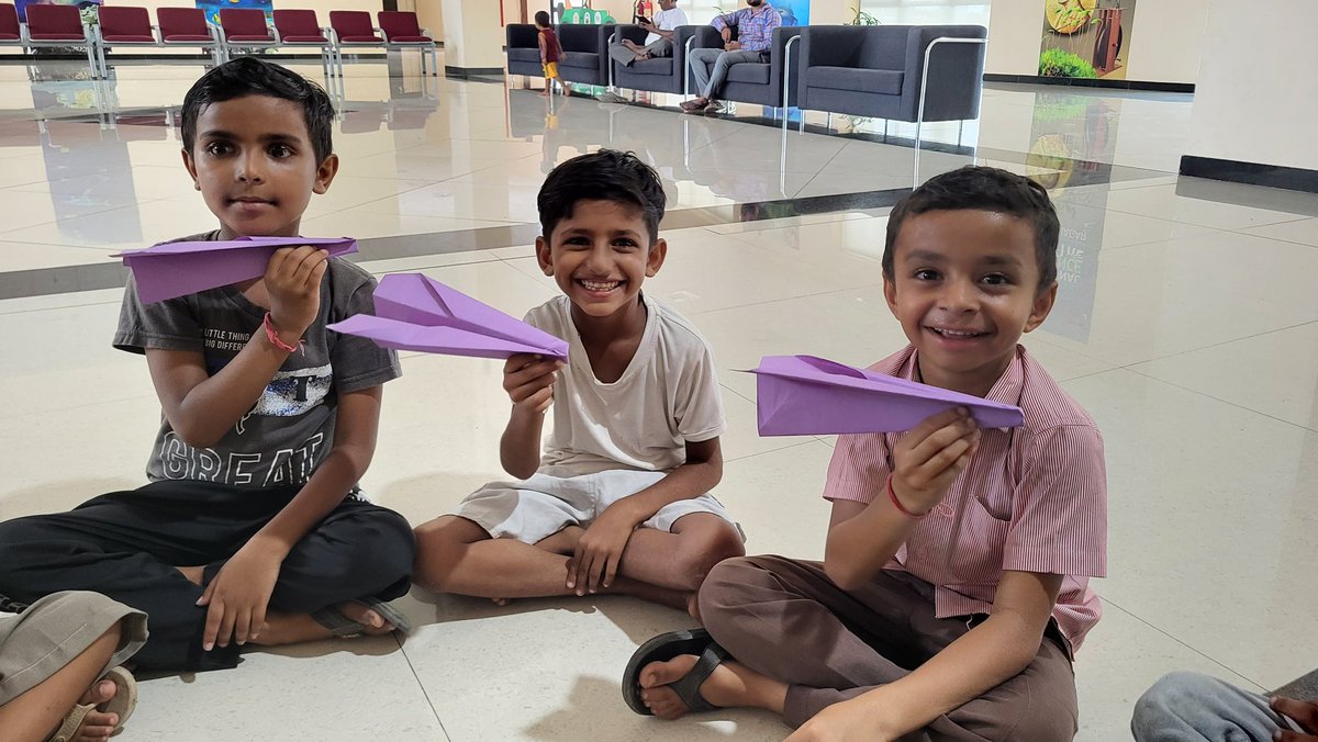 JoshiRiddhi15's tweet photo. Day 3 of 100 Hours of Astronomy at @RSCBhavnagar is a hit!
From the #SpaceQuiz
challenge to the mesmerizing #Documentary screening and the focused #Origami workshop, students are fully engaged.#ScienceEducation https://t.co/6CaOzOl0te