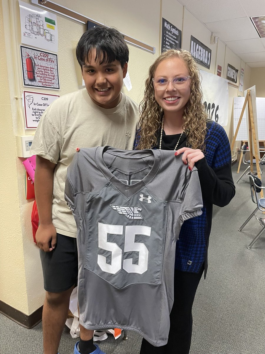 FootballWNHS's tweet image. 7pm kickoff at Nothwest against South. Come out and support. Our teachers of impact this week are Stephanie Dean, Andrea Gruber, Elizabeth Pierce and Laura Chase. Thank you for all you do!!! @WichitaNorth259