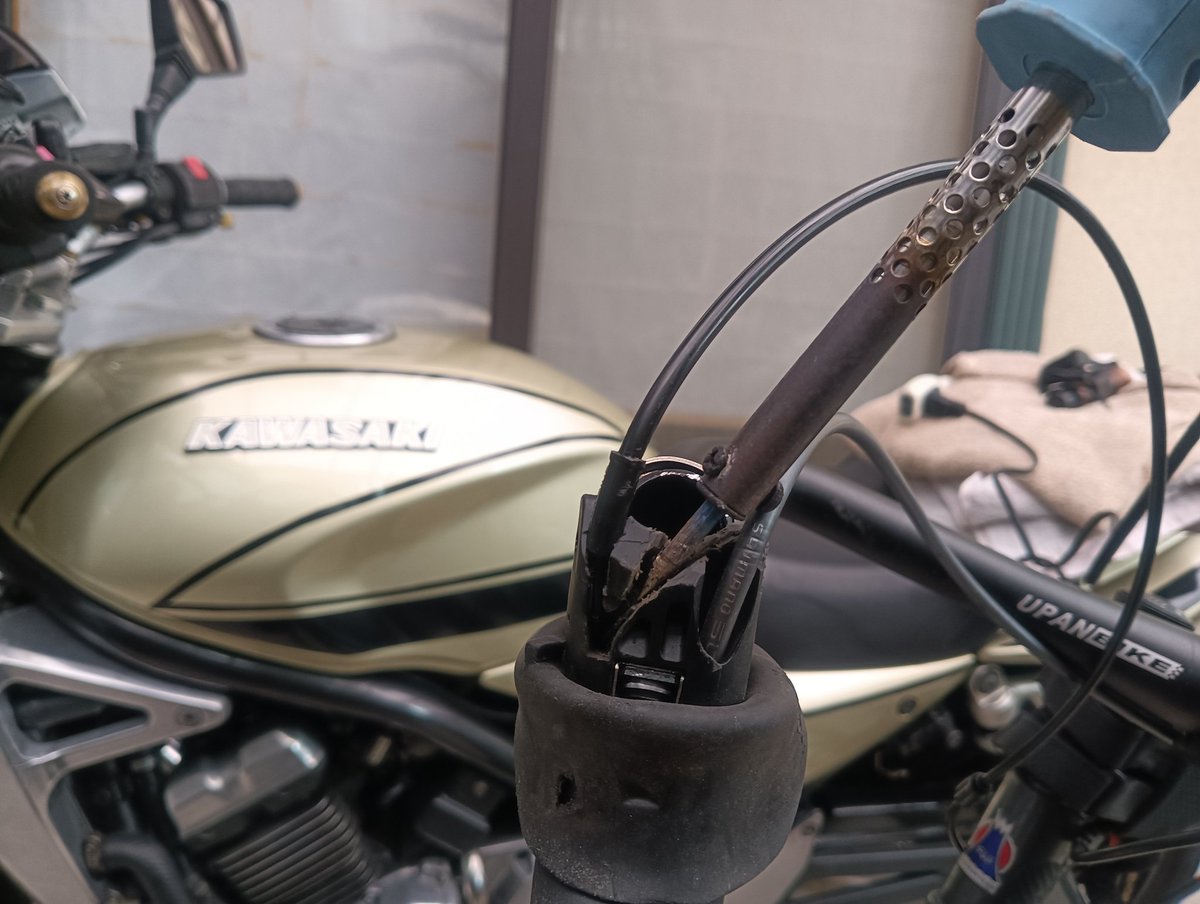 Madone5Revolver's tweet photo. マ改造開始🛠️
#わかる人にはわかる 
#魔改造
#stiレバーでブルホーン
#stiぶら下がり
#レア改造
#グラベルロード改
#なかやん工房 https://t.co/rxWccGZUxJ
