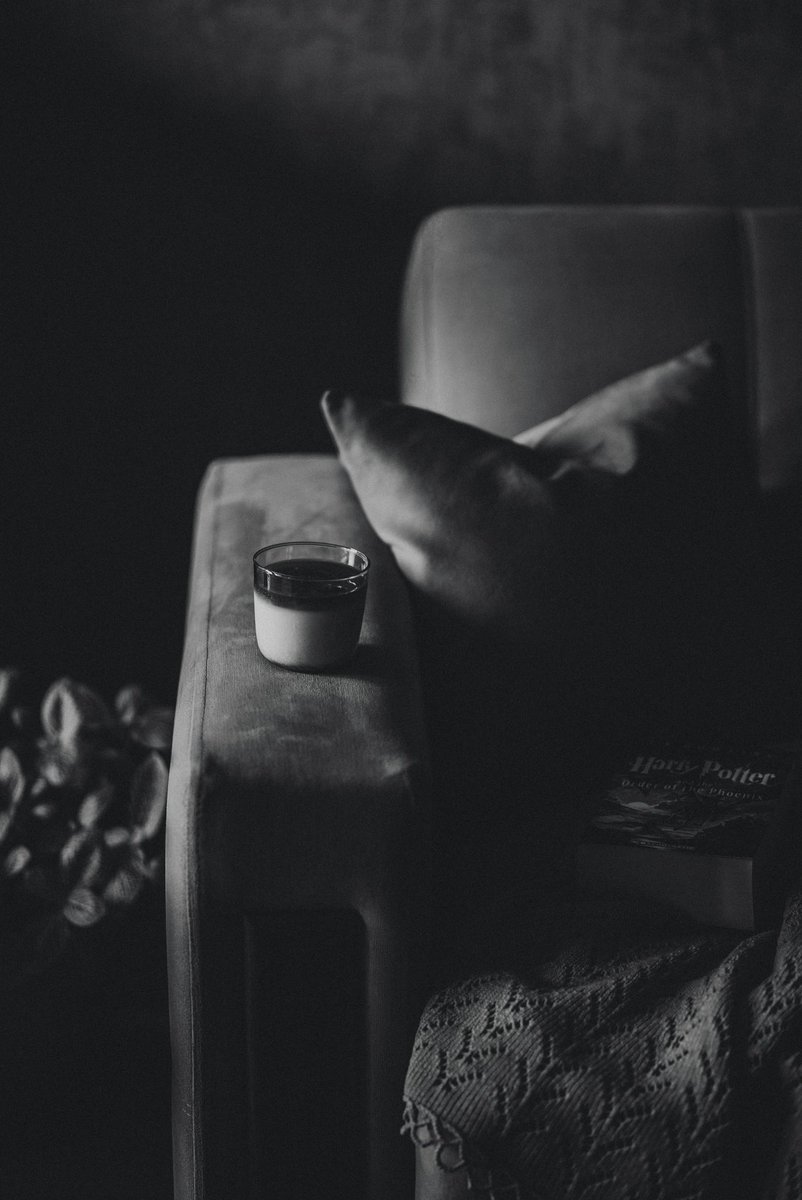 whisperingpoems's tweet image. time stretches
a quiet thread
between what was
and what aches to be.

but,
we are #elastic,
you and I,
bent by longing,
tethered by absence,
returning always
to the point
we snapped apart.
🖤
#ωнιѕρєяѕ

#vss365