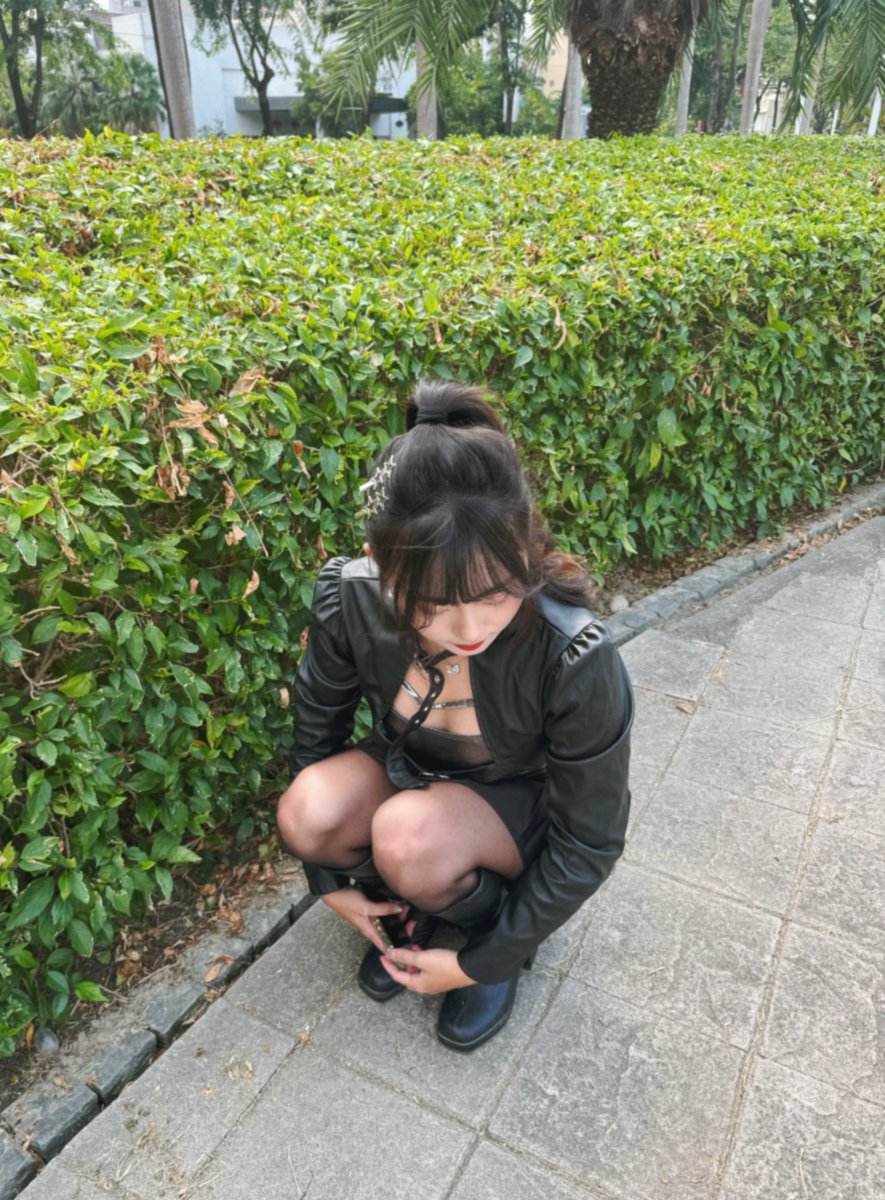 這種天氣穿皮外套真的是非常錯誤的選擇🥵🥵🥵 https://t.co/HQLaFHYZ8i