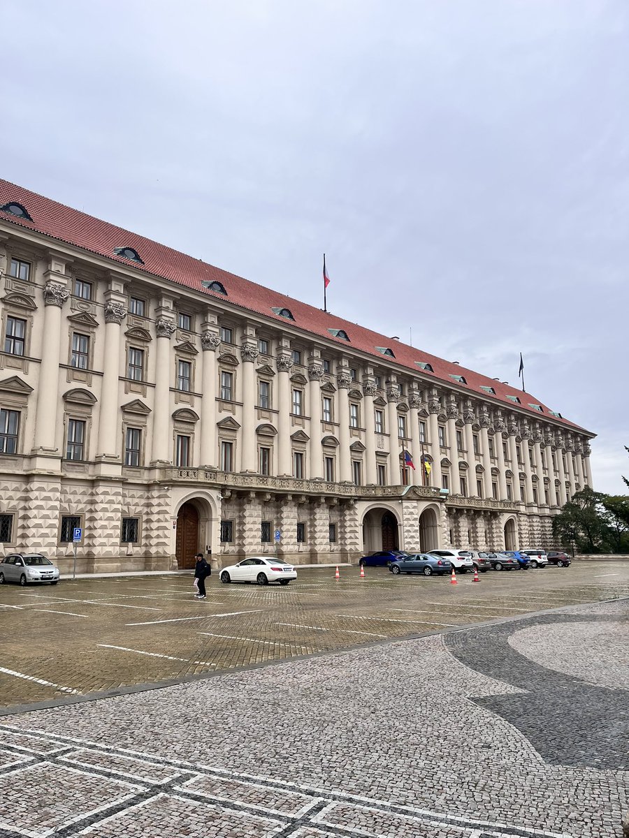 jasannezavisli's tweet photo. 👉Ministerstvo zahraničí je symbolem toho, jak nás vidí svět. Je na nás, jestli to bude vizitka, na kterou budeme hrdí, nebo ostuda, kterou poneseme všichni.
Máme ještě čas do 14:00, a proto běžme k volbám a volme odborníky!🇨🇿❤️🌿
#českárepublika #volimejasan #voltecislo3 https://t.co/wviwb7kGXH