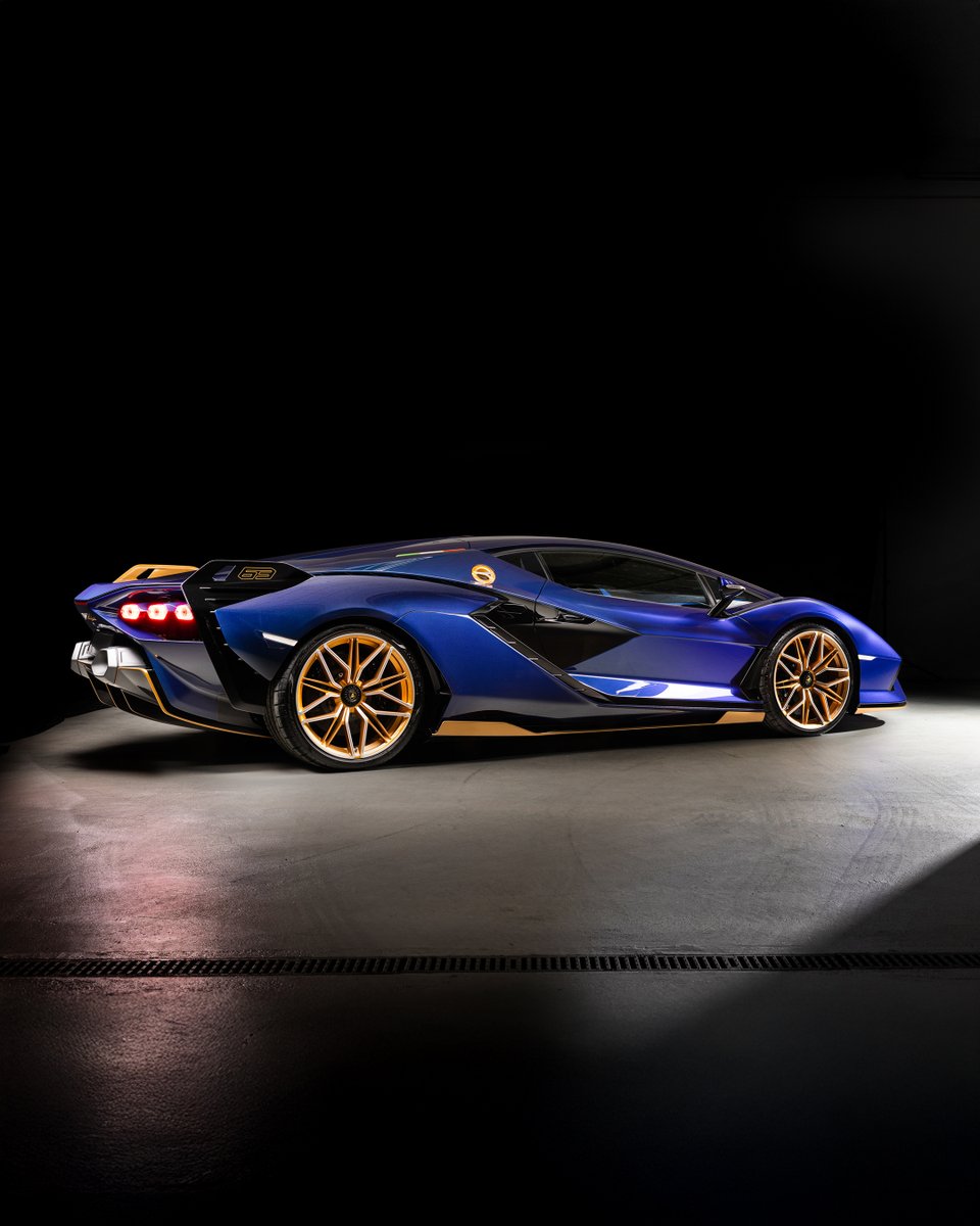 rmsothebys's tweet photo. Blu Sideris ➝ blue-tinted carbon.
One of 63 Lamborghini Sián FKP 37s, this example shows just 410 km and is as visually wild as it is fast — 808 hp, 0–100 in <2.8s. Register to bid at https://t.co/JEbwyBW7AT #RMZurich
#RMSothebys #TailoredForSpeed #Lamborghini #Sian https://t.co/uyrraajNsg