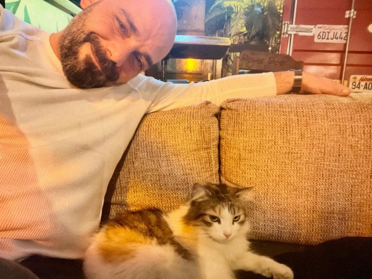 GonencBahad's tweet photo. Bu dünya sadece bize ait değil…
Aynı gökyüzünü, aynı toprağı, aynı sevgiyi paylaşıyoruz.
Tüm canların yaşam hakkını korumak, insanlığımızı korumaktır! 🐾

#4EkimDünyaHayvanlarıKorumaGünü https://t.co/sJYnCYYLO1