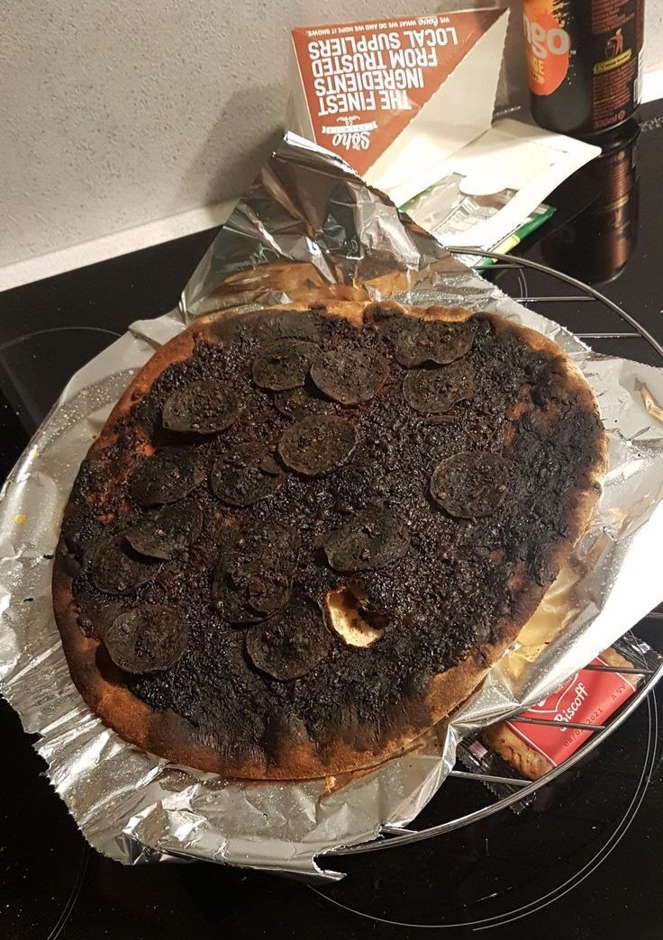 PARODY_CAIT's tweet image. I have #prepared some pizza for Violet and the kiddies ! 😊💙