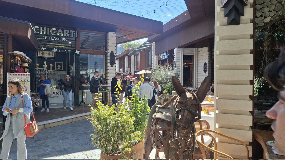 RabbitRabbitOn's tweet image. They appear to have turned Tirana Castle into a tourist trap with overpriced food, drink and souvenir outlets