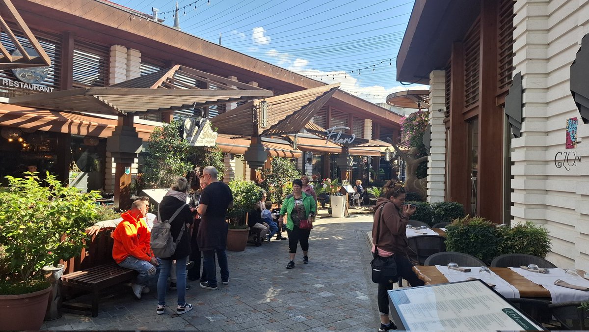 RabbitRabbitOn's tweet image. They appear to have turned Tirana Castle into a tourist trap with overpriced food, drink and souvenir outlets