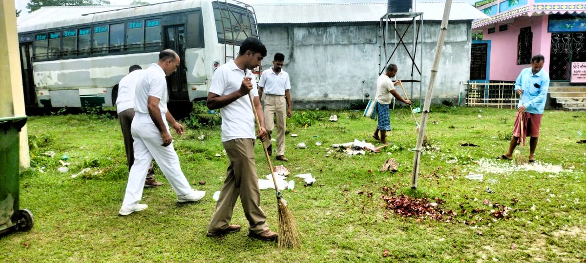 दिनांक 04.10.2025 को ‘Special Campaign 5.0’ के तहत बोरोबाजार बस स्टैंड, ग्राम बरगांव में सीमावर्ती ग्रामीणों के साथ स्वच्छता अभियान चलाया गया |
#SHS2025 
#SwachhataHiSeva2025 
#Swachhotsav 
#SwachhBharatAbhiyan
<a href="/SwachhBharatGov/">Swachh Bharat Urban</a>
<a href="/swachhbharat/">Swachh Bharat Mission - Grameen</a>
<a href="/MoHUA_India/">Ministry of Housing and Urban Affairs</a>
<a href="/MoJSDDWS/">Department of Drinking Water & Sanitation (#DDWS)</a>
<a href="/SSB_INDIA/">Sashastra Seema Bal</a>