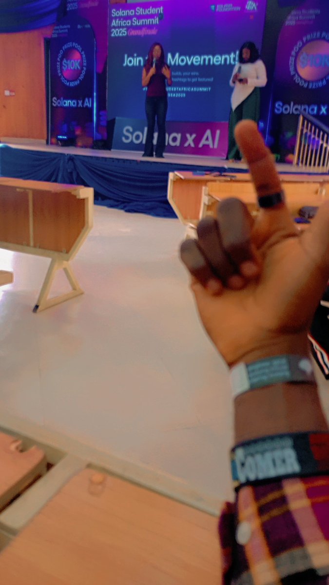 osazuwa_dev's tweet photo. Me: “lemme just check out this Solana event in unilag today” 😅
Also me: accidentally walks into my first hackathon live 👀💡
Web3 officially unlocked.
First community IRL 🌝😎
Yeah… this space diff 🔥⚡️
#SSA2025
#Solanastudentsafricasummit 
#Solana #Web3 https://t.co/c2brIkYWC1