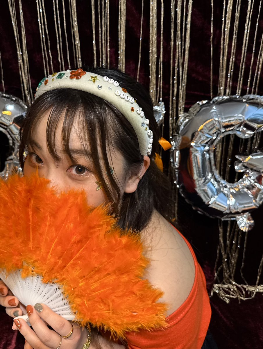 AllTooWell1204's tweet image. The happiest orange space in the world 🧡With the headband I made for the NEW ERA…🔑❤️🔥
#TSTheLifeOfAShowgirl
#TLOASReleasePartyTokyo
@taylorswift13 @taylornation13
