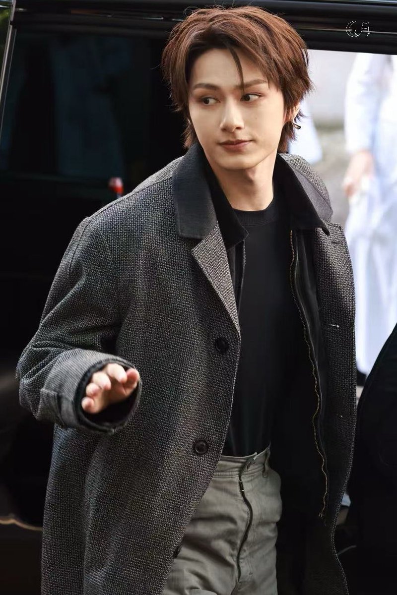 251004

#JUNxMaisonMargiela 
#MaisonMargielaSS26 
#ParisFashionWeek