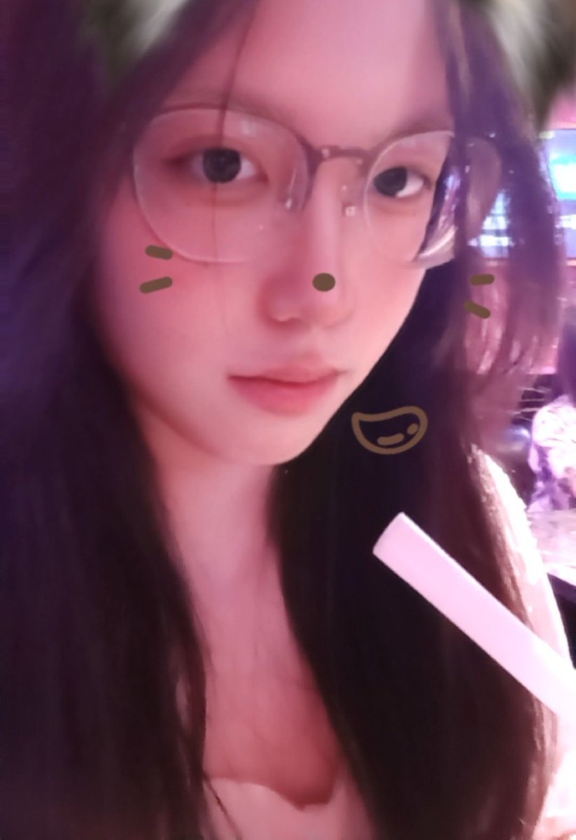 ANSWERingli's tweet photo. 这张照片是我的皮肤状态巅峰期，可见照片上没有任何瑕疵。 https://t.co/1SweRgeVGi