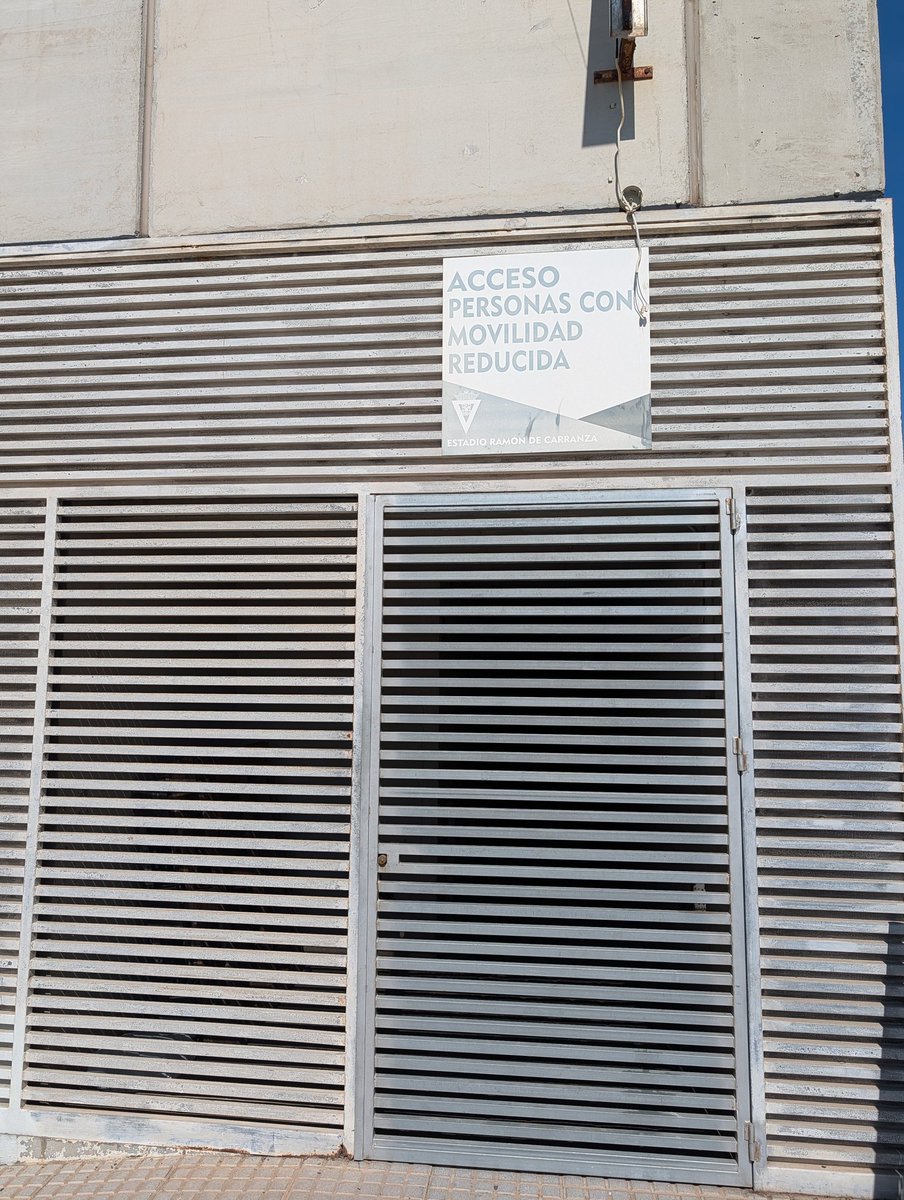 Puerta Luis Hernández