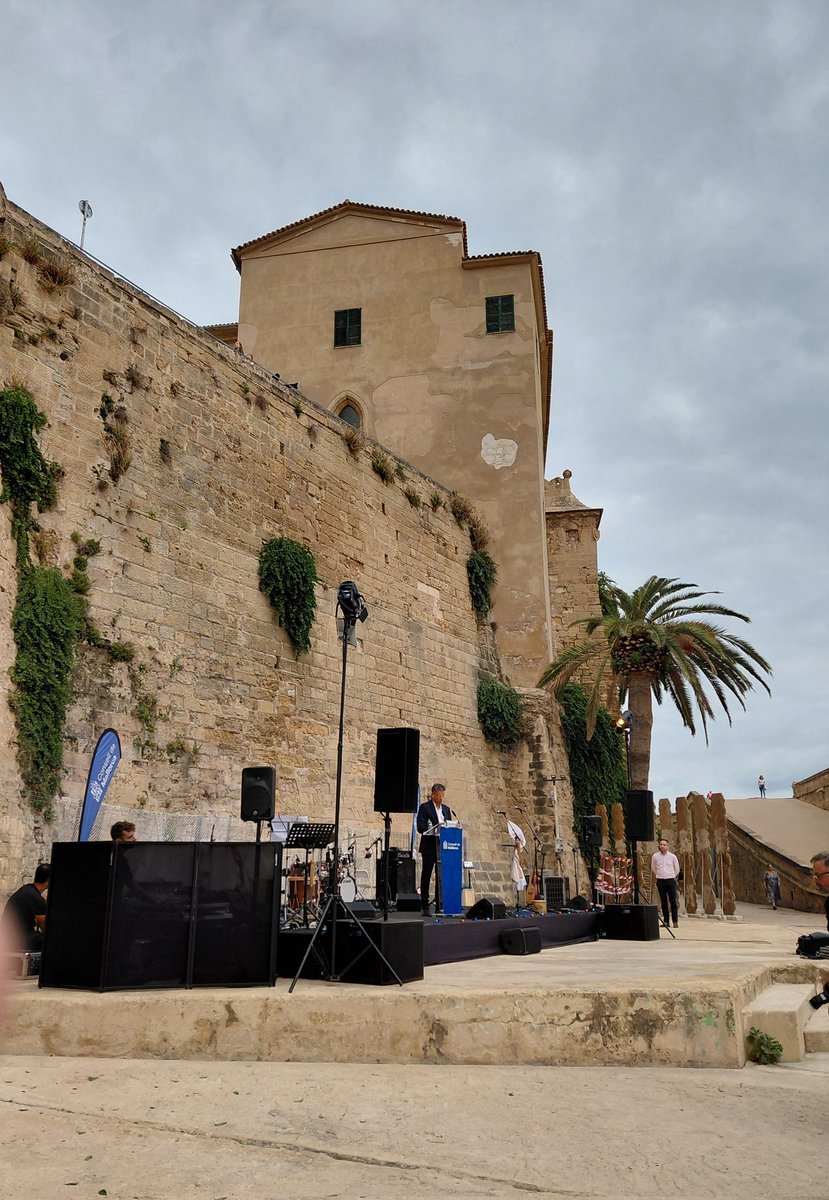 Después de 2 años en reformas ayer día 4 el MUSEO MARÍTIMO DE MALLORCA abrió de nuevo sus puertas. Presentación de su director Albert Forés,  música, fiesta y navegación en el Parc de la Mar para todos. Dentro,  una gran representación de nuestro patrimonio e historia con el mar.