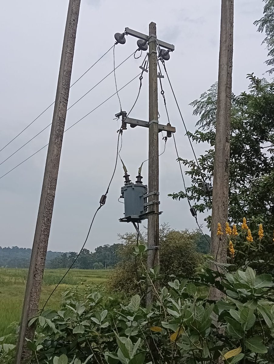 प्रखंड डुमरिया पंचायतअस्ता कोवली ग्राम चिगरा(मरेडिह) का 16kb ट्रांफार्मर विगत दिनों से खराब हो गई गई। ग्रामीणों अधेरे में रहने को विवश, बच्चों को पढ़ने में दिक्कत हो रही है<a href="/SanjibSardar46/">Sanjib Sardar- MLA, Potka</a> <a href="/DCEastSinghbhum/">DC EastSinghbhum</a> ग्रामीणों की समस्या को देखते हुए बहुत जल्द नया उपलब्ध कराएं।