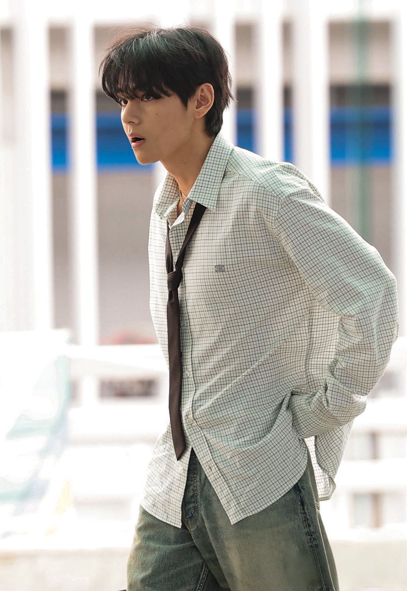 thvlover23's tweet photo. @tetestream @celineofficial Taehyung Taehyung 

V FOR PARIS FASHION WEEK
CELINE AMBASSADOR TAEHYUNG  #VxCELINEPFW #CELINESUMMER2026 #TAEHYUNGxCELINE @celineofficial https://t.co/MNJMk5Ttqy