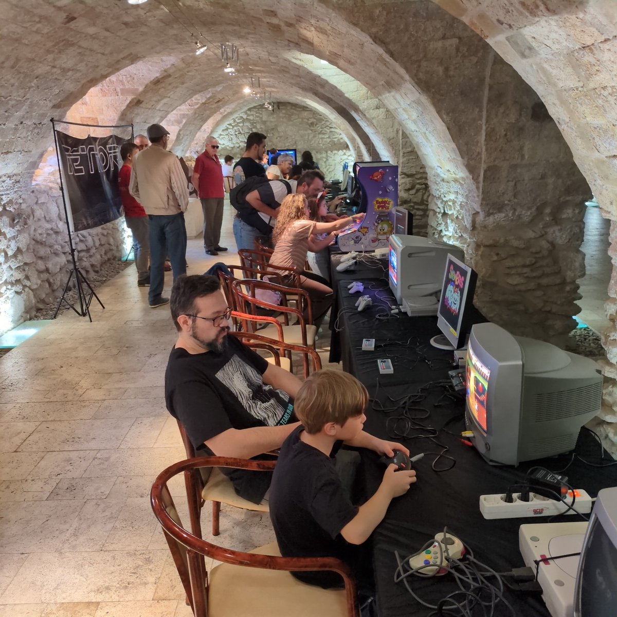 RetroReal tweet media