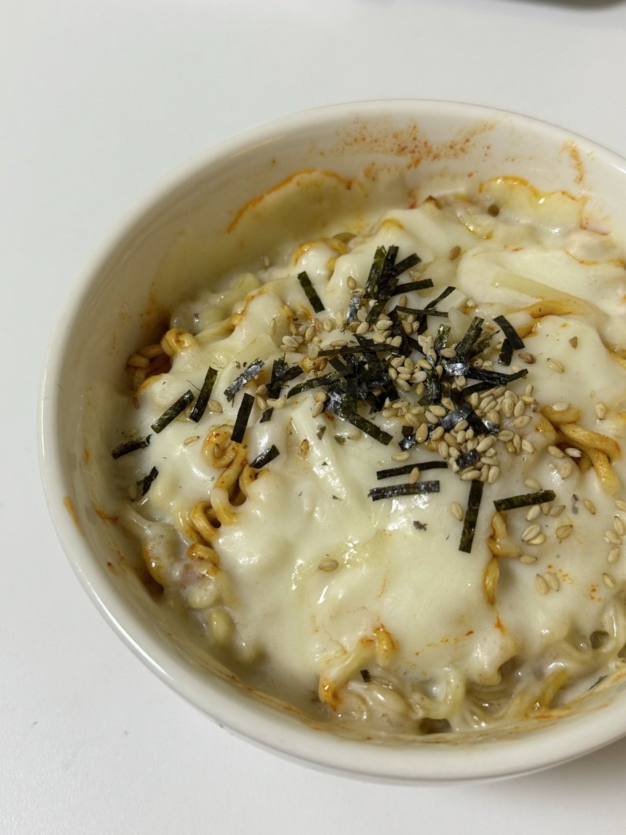 yummyhau's tweet photo. 명절을 앞두고
불닭에 치즈를 올려먹었다ㅏ https://t.co/4RXyT3fDSP