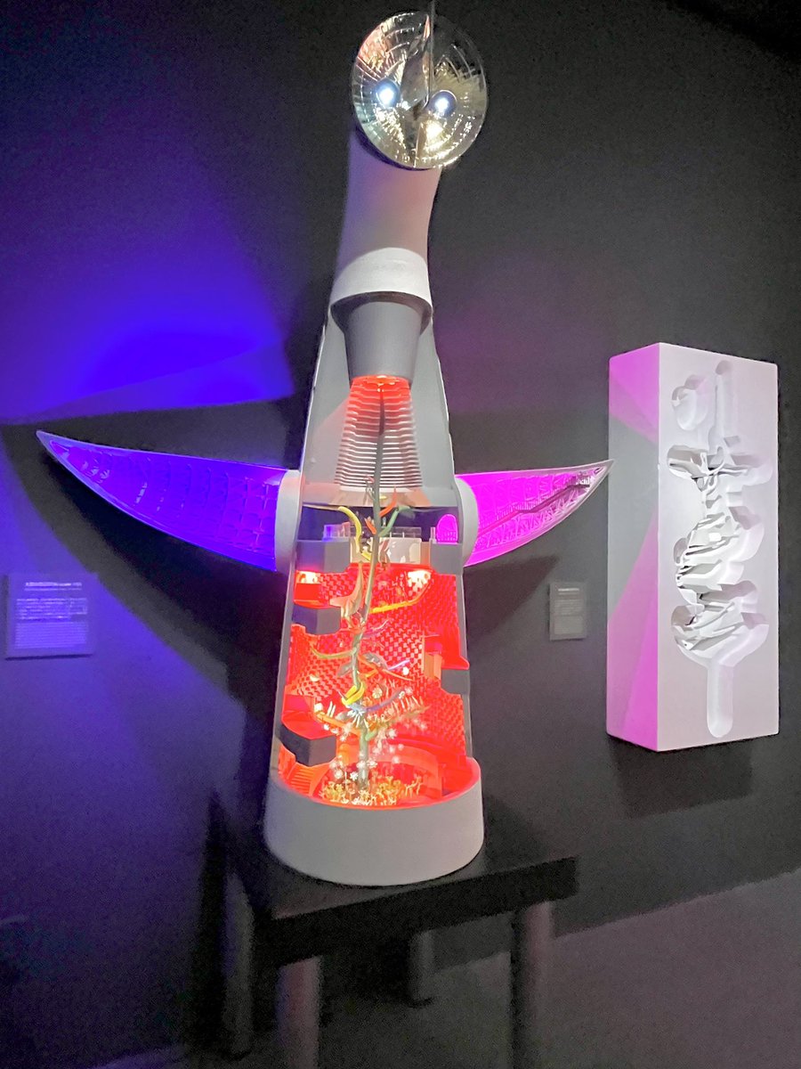 "Journey's Log"

雨降る青山で､大切な人と待ち合わせ。

語らい､お茶を愉しんだ後､太郎の空間へ一歩踏み入れる。

芸術は爆発だ｡その熱狂を雨音と共に互いの心で受け止めた｡

旅はいいですね。

日常というキャンバスに､鮮やかな色を塗り重ねるから。

#シャワーラン #岡本太郎 #観光 #青山