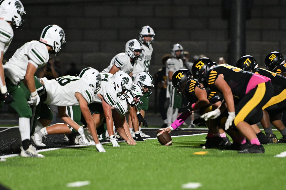BrianSiebenthal's tweet image. Win over Cuyahoga Falls 42-7!
@GreenmenFB @ACSD_MH @DrPMilcetich @GreenmenNation @Greenmensteward @AuroraGambit @aurorayearbook @auroraathletics @ahsallsports @AuroraGridiron