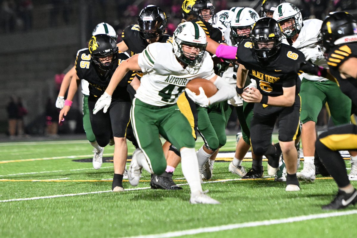 BrianSiebenthal's tweet image. Win over Cuyahoga Falls 42-7!
@GreenmenFB @ACSD_MH @DrPMilcetich @GreenmenNation @Greenmensteward @AuroraGambit @aurorayearbook @auroraathletics @ahsallsports @AuroraGridiron