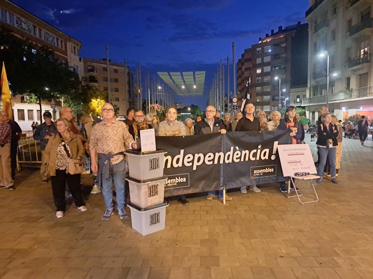 Si no podem anar en tren, no podem pagar un habitatge, tenim el mateix sou que fa 30 anys, etc, la unitat d'Espanya no ens serveix per res.

#Independència! 

📅 Dilluns 6 d'octubre - i cada dilluns 
🕗 8 del vespre
📍 Font Nova de #Sants (Pl Ramon Torres Casanova)