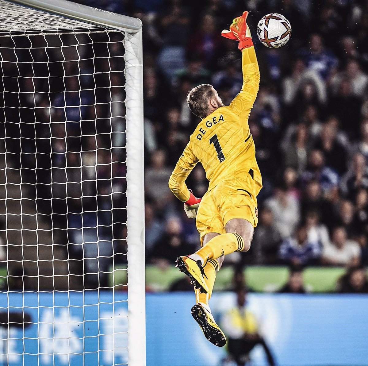 ThereseUTD's tweet photo. People need to realise that without De Gea, we’d have finished in the bottom half plenty of times over the last 10 years. He papered over the cracks for a decade - and the moment he left, everything collapsed.

At least people finally stopped crying for a "modern goalkeeper" 🤷🏼‍♀️ https://t.co/MXNWaZjAd0