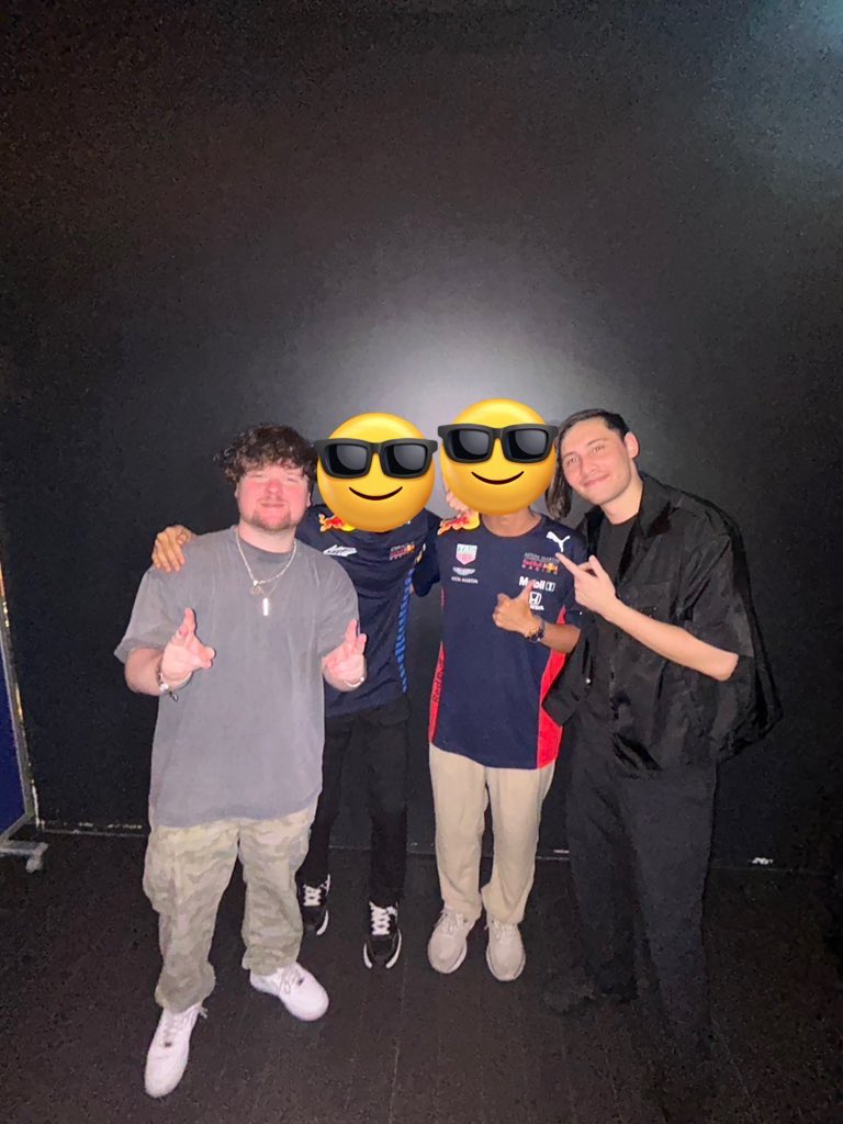 kazmusic232's tweet image. サブゼロ、F1認知してるしフェルスタッペンでお馴染みの曲が元ネタのMove Your Body出してるからフェルスタッペンのウェア着て行くなど

ちゃんとナイジェル、トーマスとノリノリでTu-tu-du-du, Max Verstappenして来たし楽しすぎた🥹
#SZP
#SubzeroProject