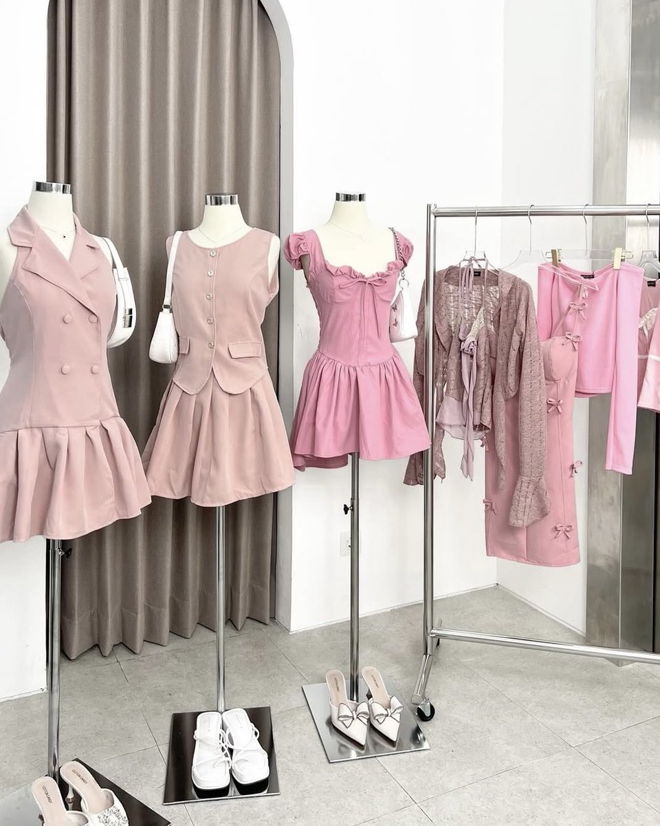 berburushopee's tweet photo. GUYSSS I FOUND A HIDDEN GEM!!💗

ciwi-ciwi pasti bakalan kalap kalo ke toko ini, semua outfitnya cantik dan gemes banget😭 https://t.co/UmilzSpqhO