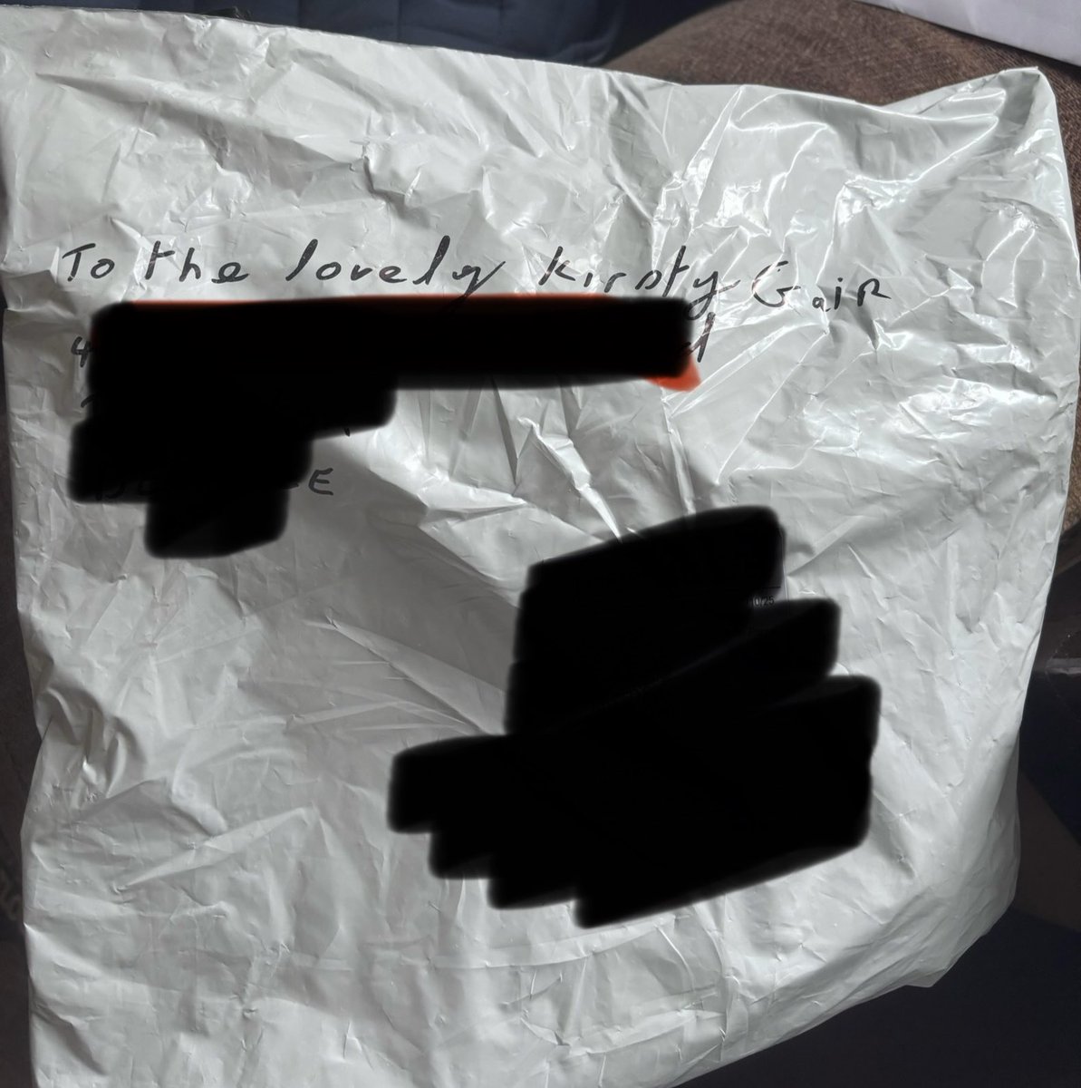 widget79's tweet image. What a lovely present to come home to after spending an hour standing in the wind watching my under 9 football team play! Looking forward to wearing my new t shirt @emmakennytv. Hope you have a wonderful weekend