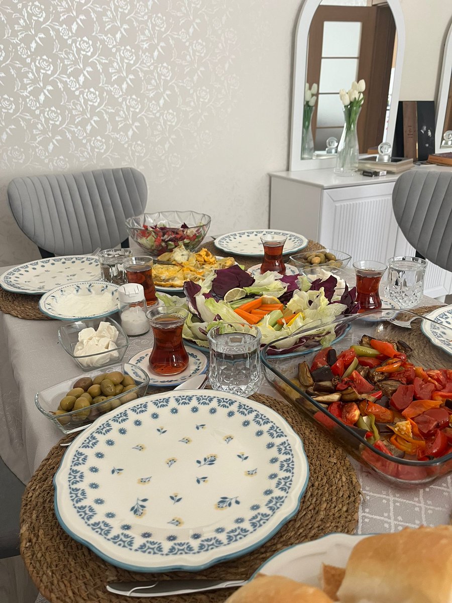 TubAMuAlime's tweet photo. Terapimiz kaloriye dönüncede travma oluyor cici kız 🐣 https://t.co/d6dbH3wQXj