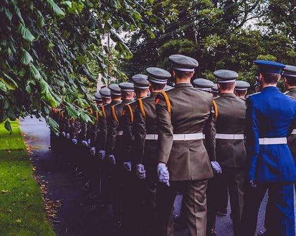 RACO_DF's tweet photo. The financial strain of living on cadet pay makes the DF less attractive, limiting the pool of candidates. This is not just about fairness; it’s essential to attract &amp; retain talented personnel. 
We call on @IRLDeptDefence &amp; @SimonHarrisTD to act now to address this issue. 2/2 https://t.co/ulqTavdIgG