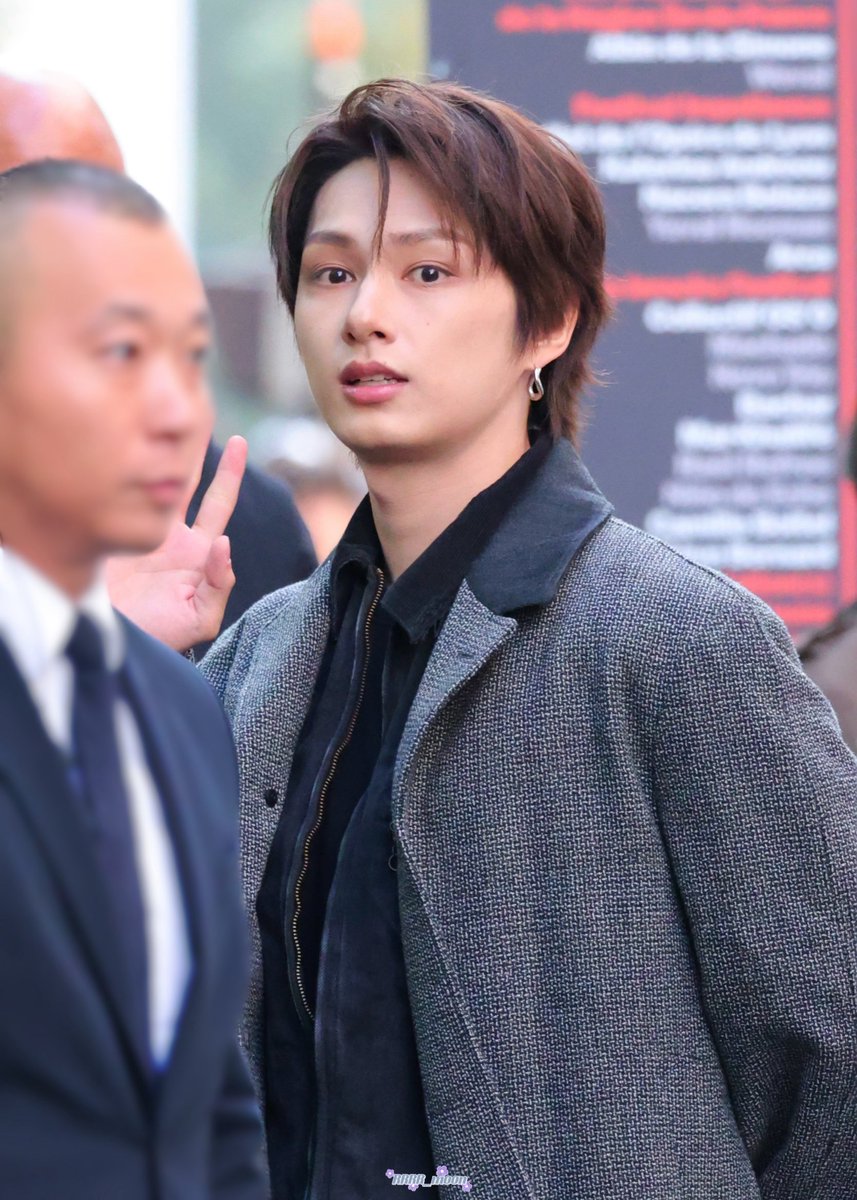 251004 Maison Margiela 

#JUNxMaisonMargiela 
#MaisonMargielaSS26 
#ParisFashionWeek
#문준휘 #文俊辉 #준 #JUN⁠⁠⁠ 
#세븐틴⁠⁠ #SEVENTEEN⁠⁠
