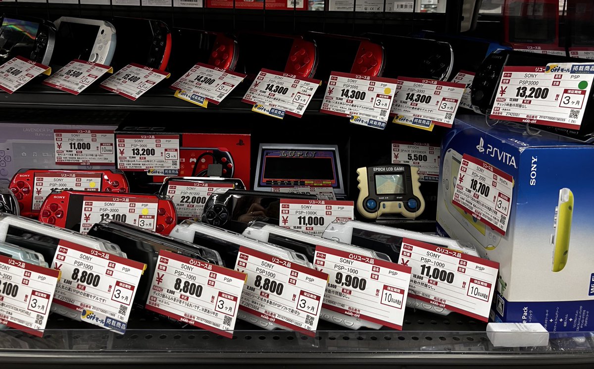 Hooh_kuki's tweet image. ポータブルゲーム機の売り場を変更してみました(๑ơ ₃ ơ)✨✨

少し見やすくなっていると思います

遊ばなくなったゲーム機、ゲームソフト大募集中ですのでぜひお持ち込みください- ̗̀( ˶^ᵕ'˶)b
 #ハードオフ久喜店 #3DSLL #3DS #2DS #PSP #PSVita #GBASP #ゲームボーイポケット