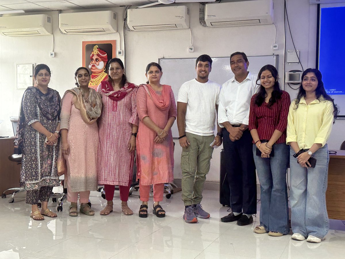 codewithakki's tweet image. Back to where it all started 
Ever wish you could travel back in time and tell your younger self some real talk? Coming back to my college as an alumnus felt like that. The campus remains the same, but travelling those halls now struck different.
It was a privilege to share my…