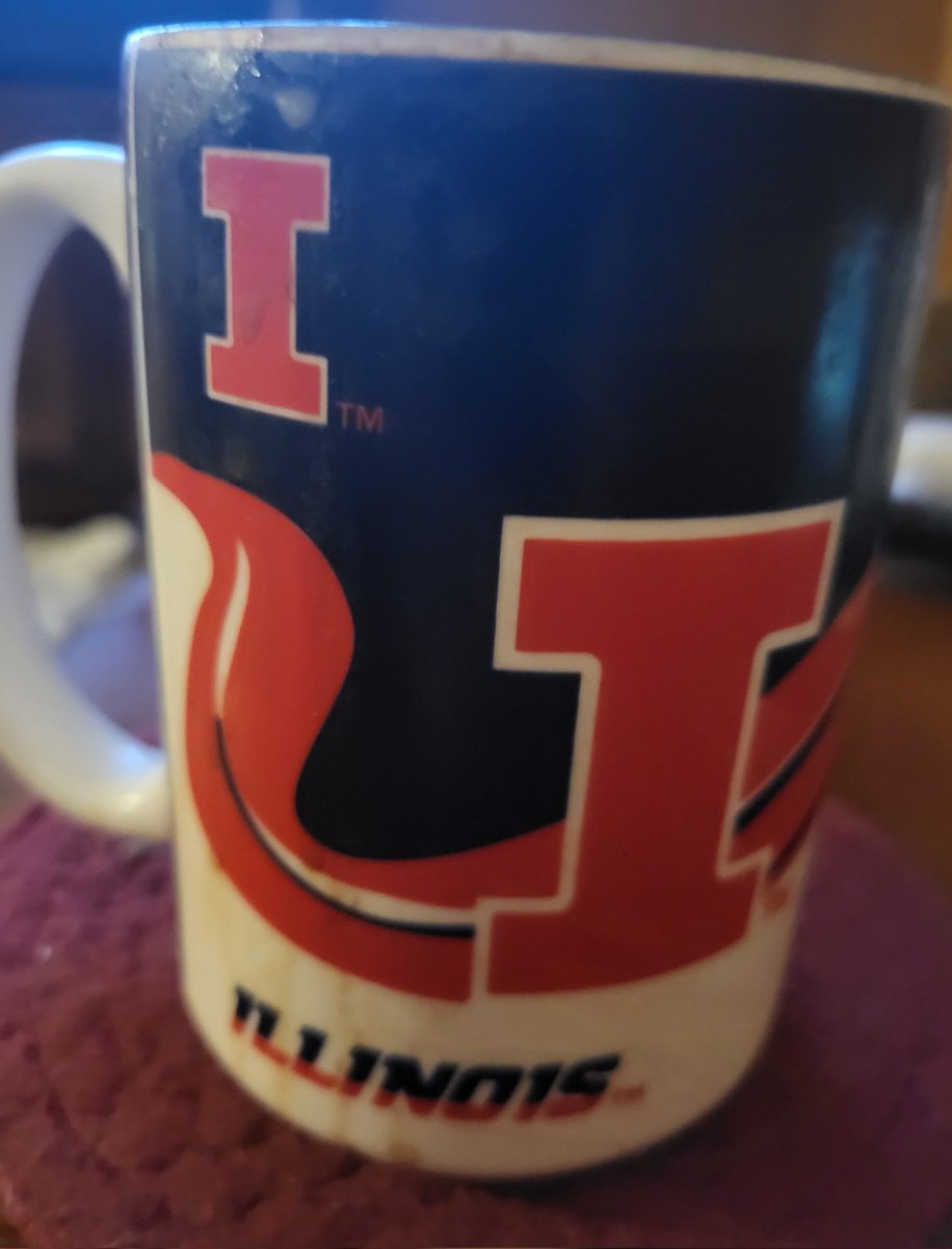 aRDyBoomer's tweet image. Fighting Illini coffee is the best coffee☕️...Happy game day y'alls..🏈🔷️🔶️🔷️🔶️👏👏👏👏
#PuckFurdue