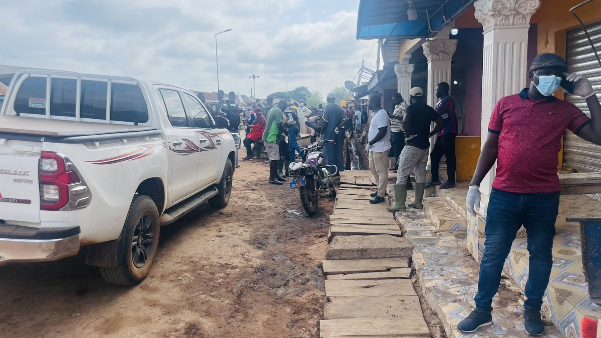 SeneWest's tweet photo. Citizenry very committed to the making the district one of the cleanest in the country. Big 🙏 appreciation to all who came around to support and make the exercise a successful one. https://t.co/3ayFGlhz9z