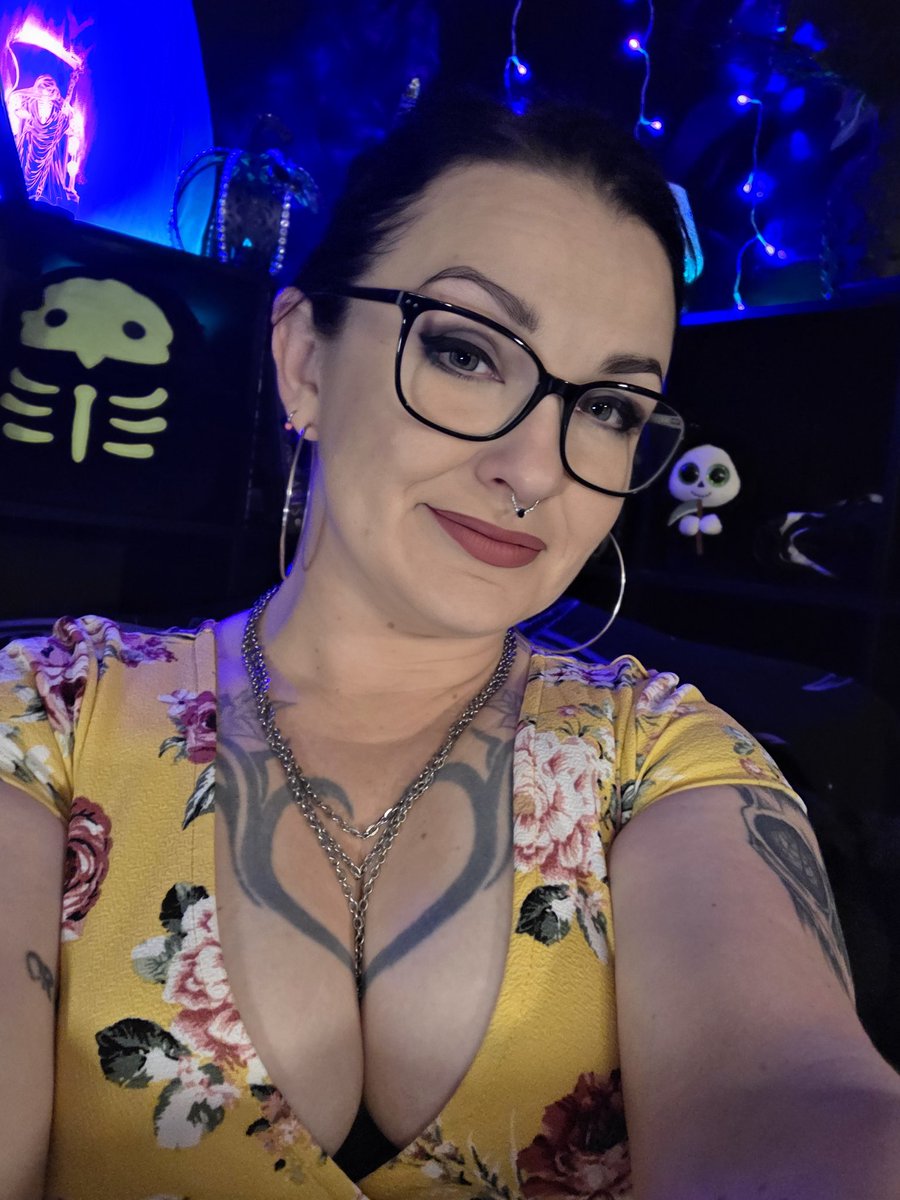 BeLilixx's tweet photo. Going live on Chaturbate now 😘 
#cam #Chaturbate #NewProfilePic https://t.co/F5BOcTjyQc