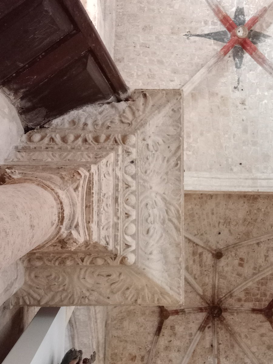 Bóvedas y púlpito. El punto de vista es como si nos tumbamos al lado del púlpito de piedra del S XVI. Las bóvedas corresponden al tramo central y al ábside mayor de la antigua iglesia de San Juan-Museo sacro de #arandadeduero.