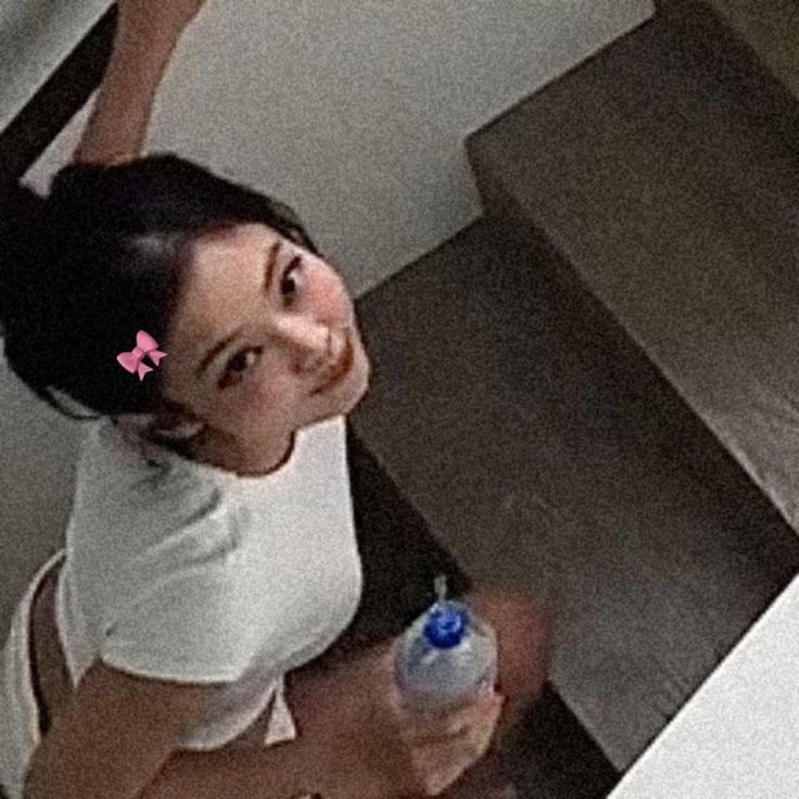 gayforprettyjen's tweet image. Say i love you Jennie 
 #JenniexChanelss26 #chanelss26 #JENNIE #ParisFashionWeek @CHANEL @jennierubyjane
