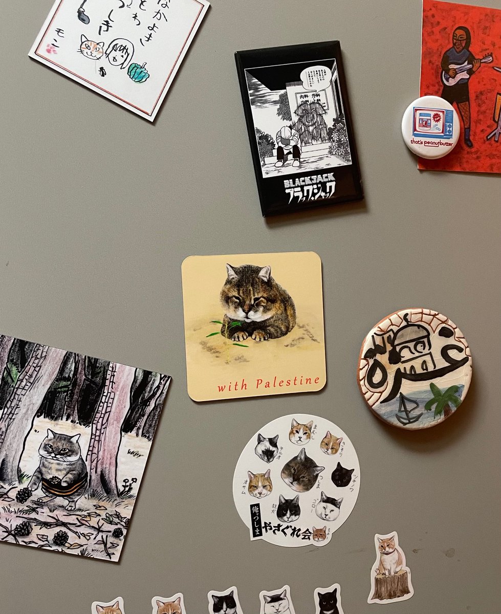 『パレスチナと猫』しゃしんてんに出すマグネットシートができあがってきました。
こんなふうに、れいぞうことかに貼っておくれね。
いんさつ代などせいさく費をのぞいたお金をパレスチナにきふします。
『パレスチナと猫』しゃしんてんは10がつ8にちからキャツミャウブクスさんではじまります。