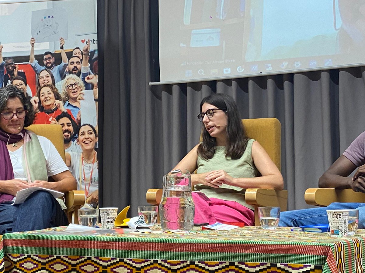 Entreculturas's tweet photo. @EntreculturasVa Laura Chimini, Técnica de Proyectos para Haití, Nicaragua y Honduras en @Entreculturas, relata que su vocación humanitaria comenzó durante la crisis de personas refugiadas en Europa, cuando empezó a dar clases de italiano a personas desplazadas en Grecia. https://t.co/QN5nUrTvSv