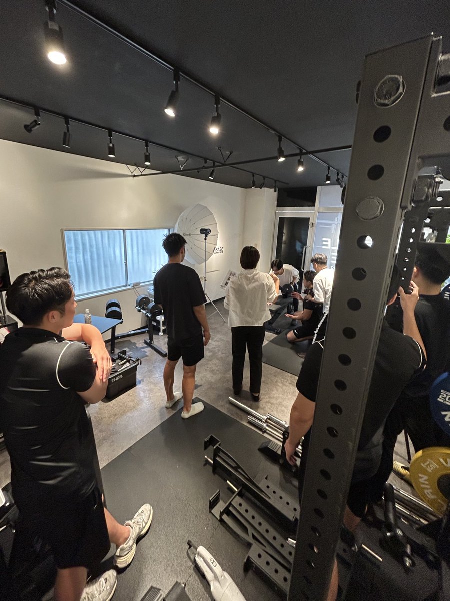 misako_kamijo's tweet photo. \パーソナルジムのHP撮影🏋️♂️🔥/
撮影中にプルプル震えた時は(笑)、
トレーナーのみなさんが「ガンバ!」と
エールを送ってくれました💪
今では16店舗展開されていて、
どんどんエネルギーと勢いが
増しているのを感じます!
撮影ありがとうございました😊
#EAGLEBASE #モデル https://t.co/CFRgaZV2Ed