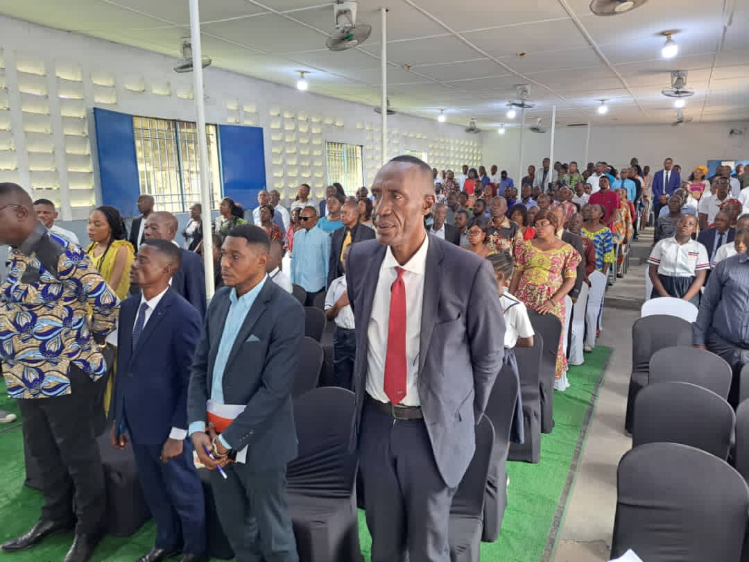 acprdcongo's tweet photo. #RDC : le rôle de l’enseignant de Kasa-Vubu pour transformer l’école en matière de gouvernance, de qualité et de citoyenneté est le thème retenu pour la célébration, samedi, de la Journée mondiale dédiée aux enseignants, dans la sous-division de l’Éducation nationale et de la nouvelle citoyenneté de Kasa-Vubu, dans le centre de Kinshasa, capitale de la République démocratique du Congo, a constaté l'ACP.

"La cérémonie de ce samedi est celle de la célébration de la Journée mondiale dédiée aux enseignants, organisée par la sous-division de l’Éducation nationale et de la nouvelle citoyenneté de Kasa-Vubu, dirigée par le sous-directeur provincial (sous-proved) Jude Nkaka, conformément au calendrier scolaire 2025-2026. Le lieu choisi pour accueillir cette grande cérémonie est la salle polyvalente du Collège Cardinal Malula", a déclaré Denis Luvumbu, chef de service à la sous-province éducationnelle de Kasa-Vubu.

Découvrez d'autres informations sur notre site web https://t.co/tGEWJ2Bgzn