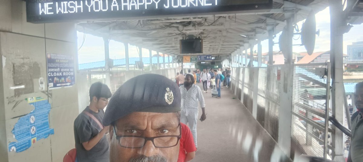 rpfpcypr's tweet photo. @ysharma1 @rpfswr @RailwaySeva @rpfswrsbc Sir noted please Rpf officers and staff deputed and control the situation and clear the overcrowd please https://t.co/zb3a8d8GmS