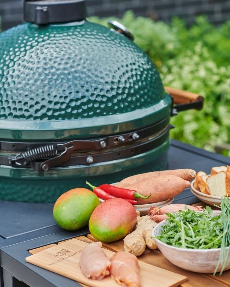 biggreenegg_sk's tweet image. 🔥🥭 Sladké + údené = dokonalé!
Mini sendviče s údeným kuracím mäsom a mangovým čatní sú chuťová bomba 💚
Dym z Big Green Egg dodá mäsu hĺbku, mango sladkosť a brioška všetko spojí do jedného sústa šťastia 😋

👉 Recept: biggreenegg.sk/blog/329_mini-…

#BigGreenEgg #BBQ #ZeleneVajicko