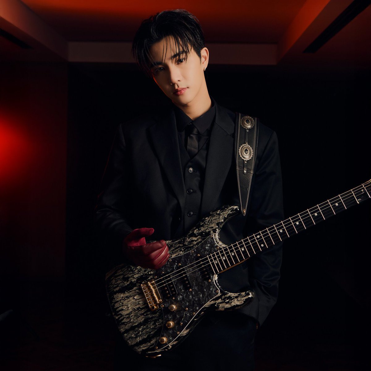 The coolest ever since 🎸

PERTH NEW SINGLE

— ♡‧₊˚ #Numb_PERTHftPaperPlanesMV
#PerthTanapon #KDPPE