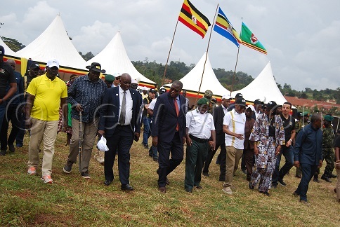 newvisionwire's tweet image. Uganda and the African Union (AU) have destroyed more than 100 illicit firearms, marking the launch of joint efforts to curb the spread of small arms and light weapons across the continent.

DETAILS || #VisionUpdates 👉👉newvision.co.ug/category/news/…