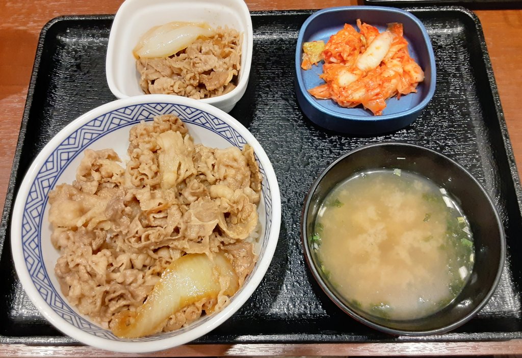 T_dayo1's tweet image. 今日の夕食🌃🍴

#晩ごはん　#夕食　#吉野家